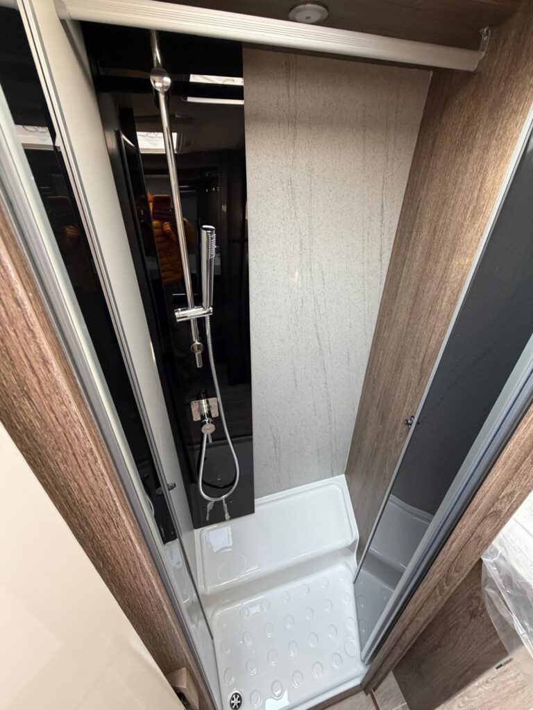 10 SEMINTEGRALE C.I. MAGIS 87 XT-FORD-165CV-LETTI GEMELLI-LETTO BASCULANTE