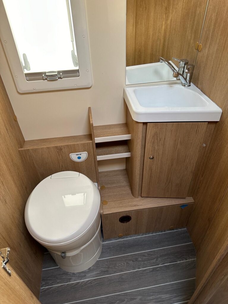 10 SEMINTEGRALE CI HORON 84 XT - LETTI GEMELLI -FORD