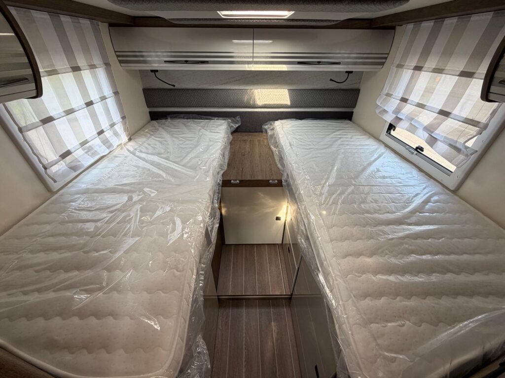 11 SEMINTEGRALE C.I. MAGIS 87 XT-FORD-165CV-LETTI GEMELLI-LETTO BASCULANTE