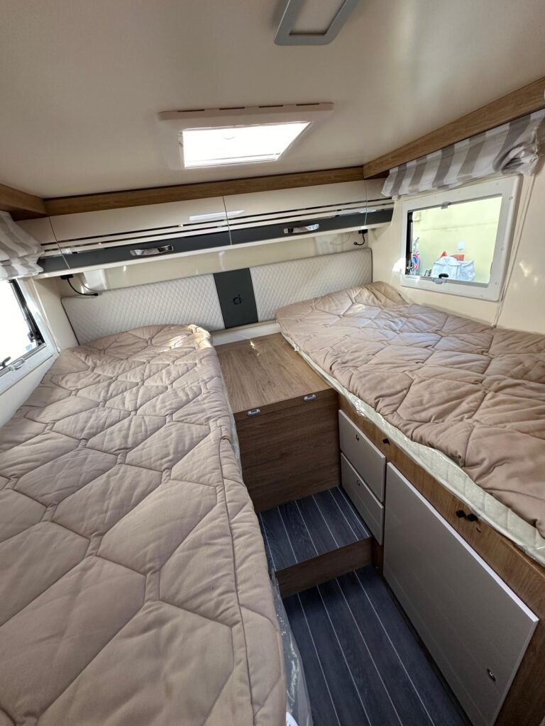 11 SEMINTEGRALE CI HORON 84 XT - LETTI GEMELLI -FORD