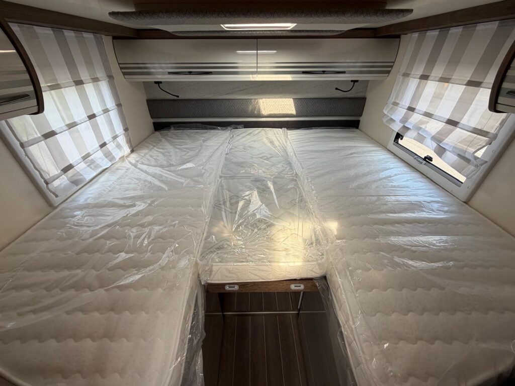 12 SEMINTEGRALE C.I. MAGIS 87 XT-FORD-165CV-LETTI GEMELLI-LETTO BASCULANTE