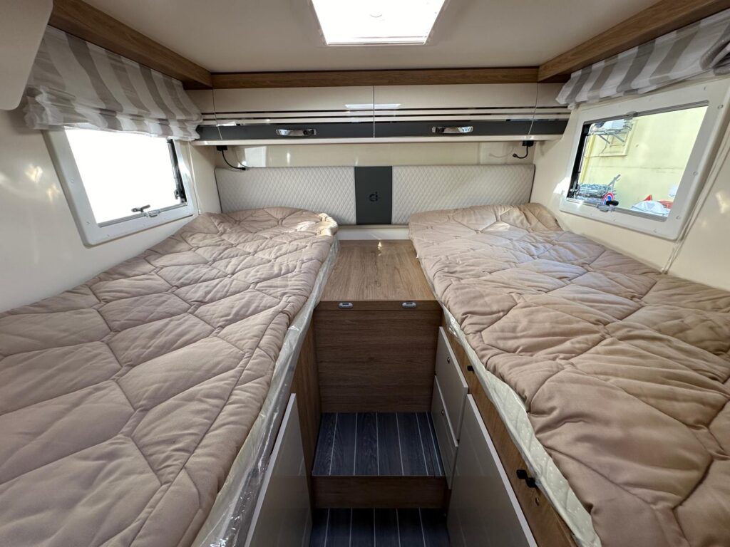 12 SEMINTEGRALE CI HORON 84 XT - LETTI GEMELLI -FORD