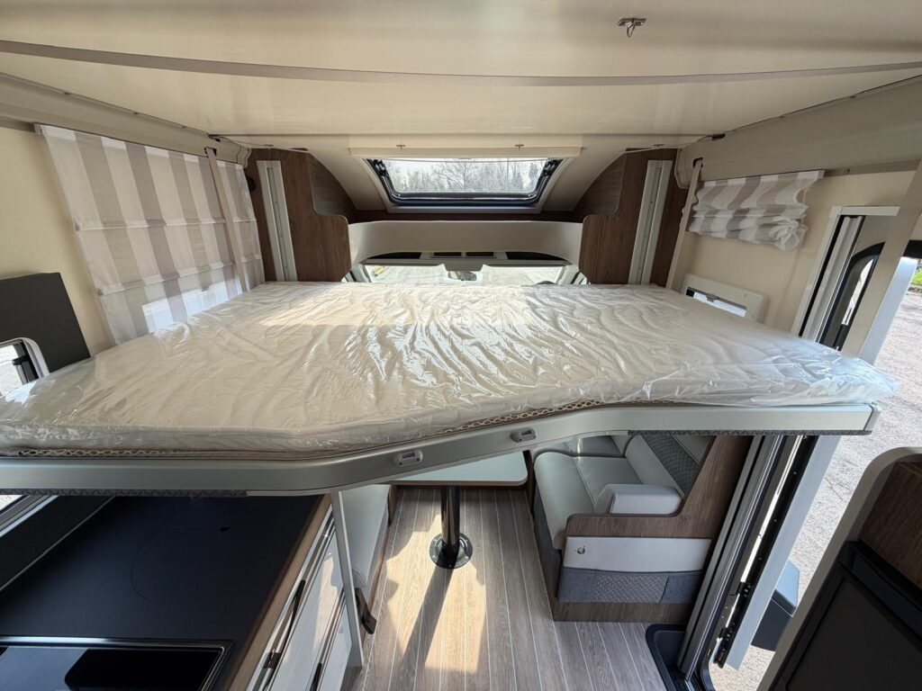 13 SEMINTEGRALE C.I. MAGIS 87 XT-FORD-165CV-LETTI GEMELLI-LETTO BASCULANTE