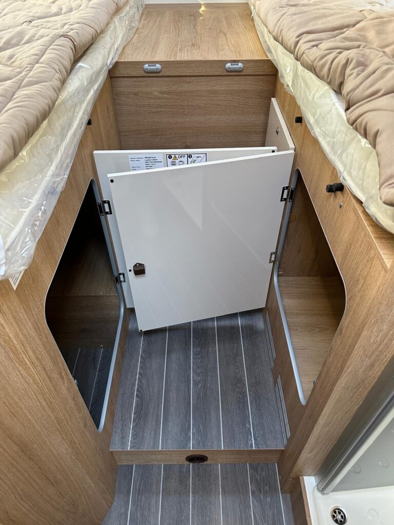 13 SEMINTEGRALE CI HORON 84 XT - LETTI GEMELLI -FORD