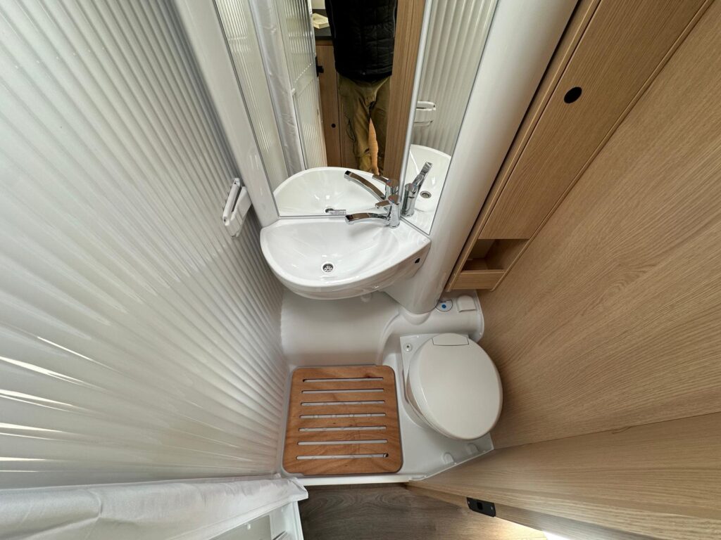 13 semintegrale compatto sunlight v66 letti gemelli-citroen