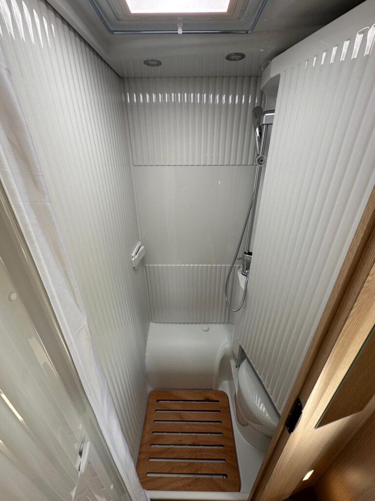 14 semintegrale compatto sunlight v66 letti gemelli-citroen