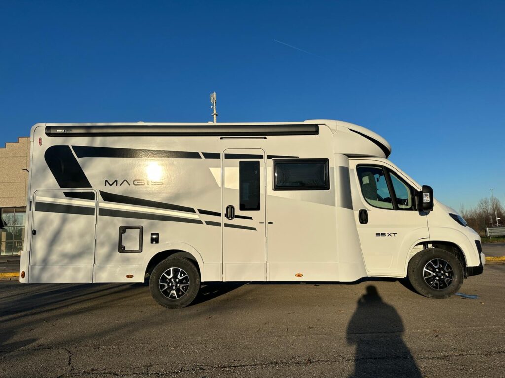 2 MAGIS 95 FIAT- 699 CM-LETTO BASCULANTE