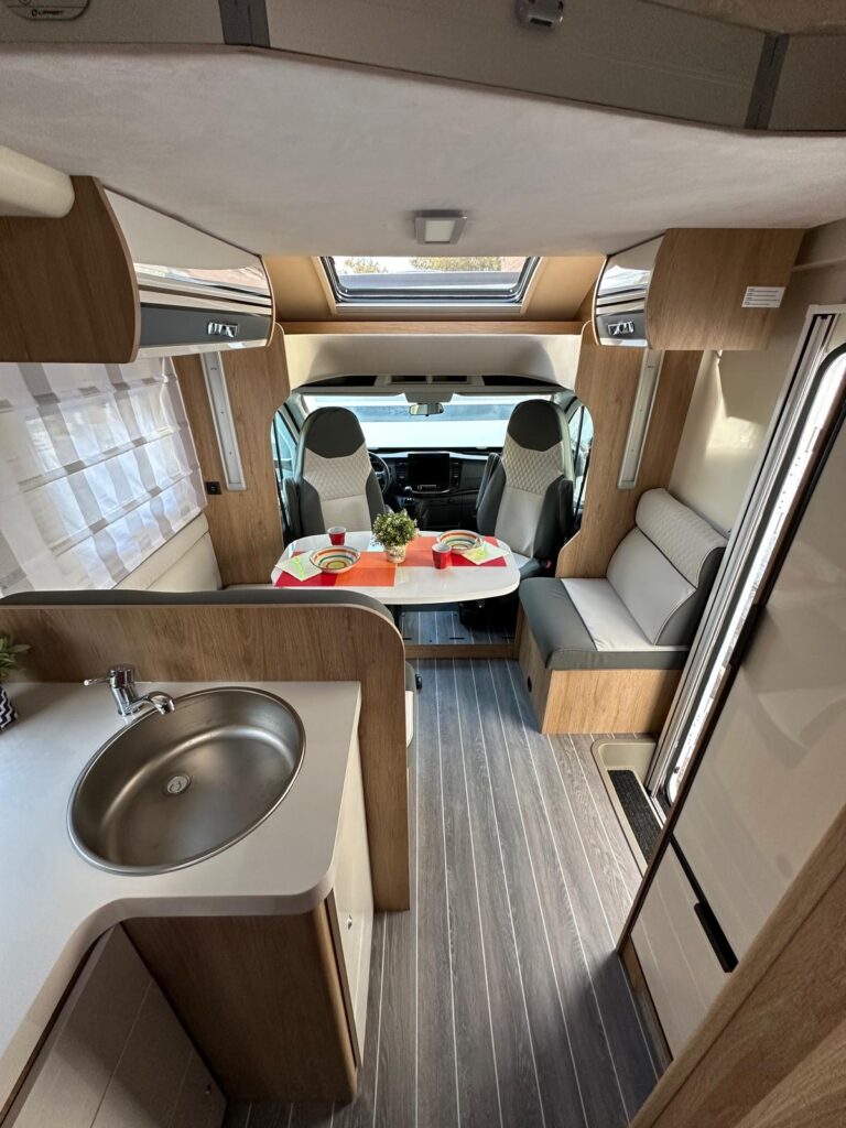 5 SEMINTEGRALE CI HORON 84 XT - LETTI GEMELLI -FORD