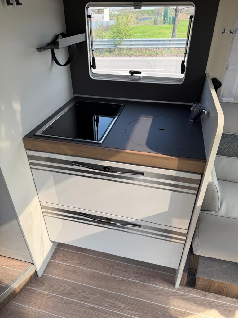 6 SEMINTEGRALE C.I. MAGIS 87 XT-FORD-165CV-LETTI GEMELLI-LETTO BASCULANTE