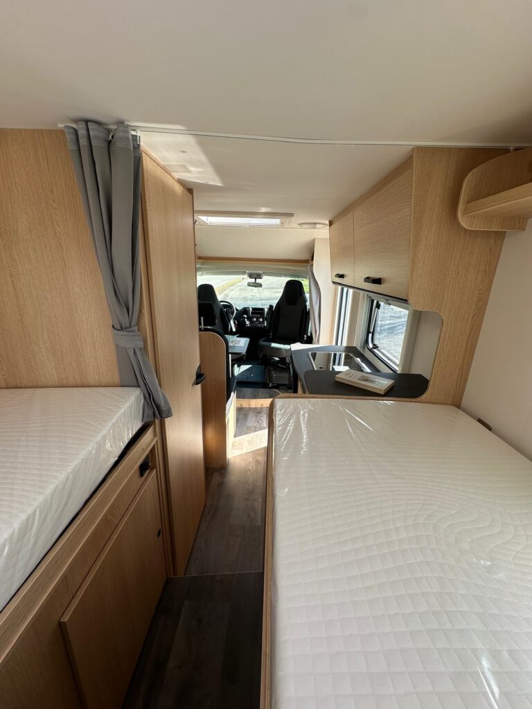 7 semintegrale compatto sunlight v66 letti gemelli-citroen