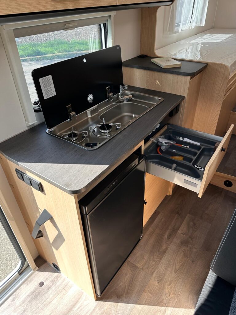 9 semintegrale compatto sunlight v66 letti gemelli-citroen