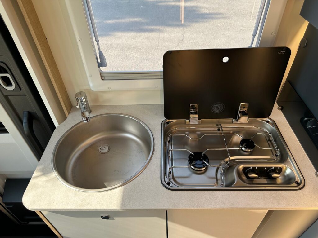 12 semintegrale horon fit 91 xt- ford transit-165 cv-letto matrimoniale