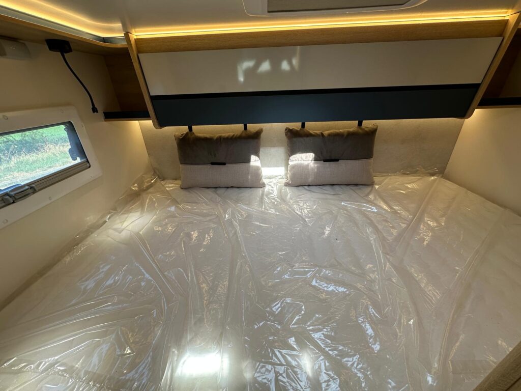 16 semintegrale horon fit 91 xt- ford transit-165 cv-letto matrimoniale