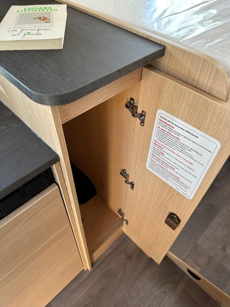 17 semintegrale compatto sunlight v66 letti gemelli-citroen