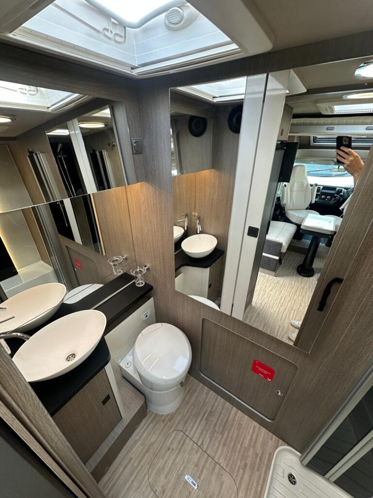 11 arca america compact c636ml-fiat-bagno grande