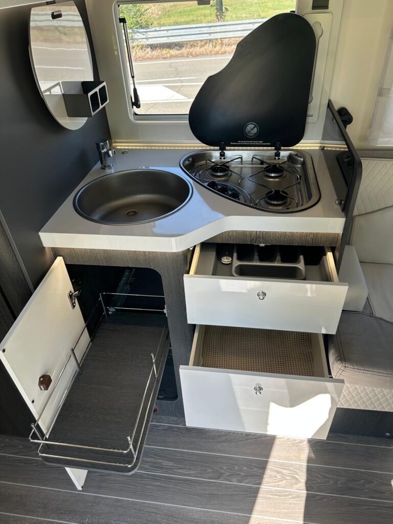 9 C.I. MAGIS 87 XT-FORD-170 CV- LETTI GEMELLI-LETTO BASCULANTE