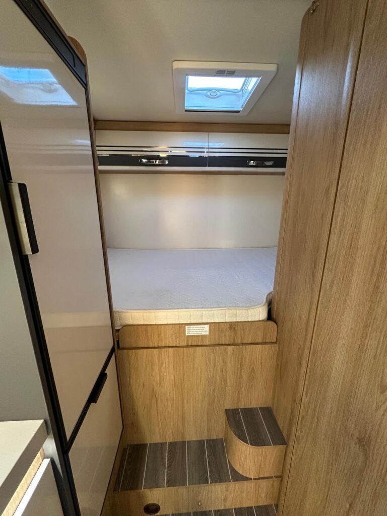 10 mansardato horon 95 m-ford-letto matrimoniale