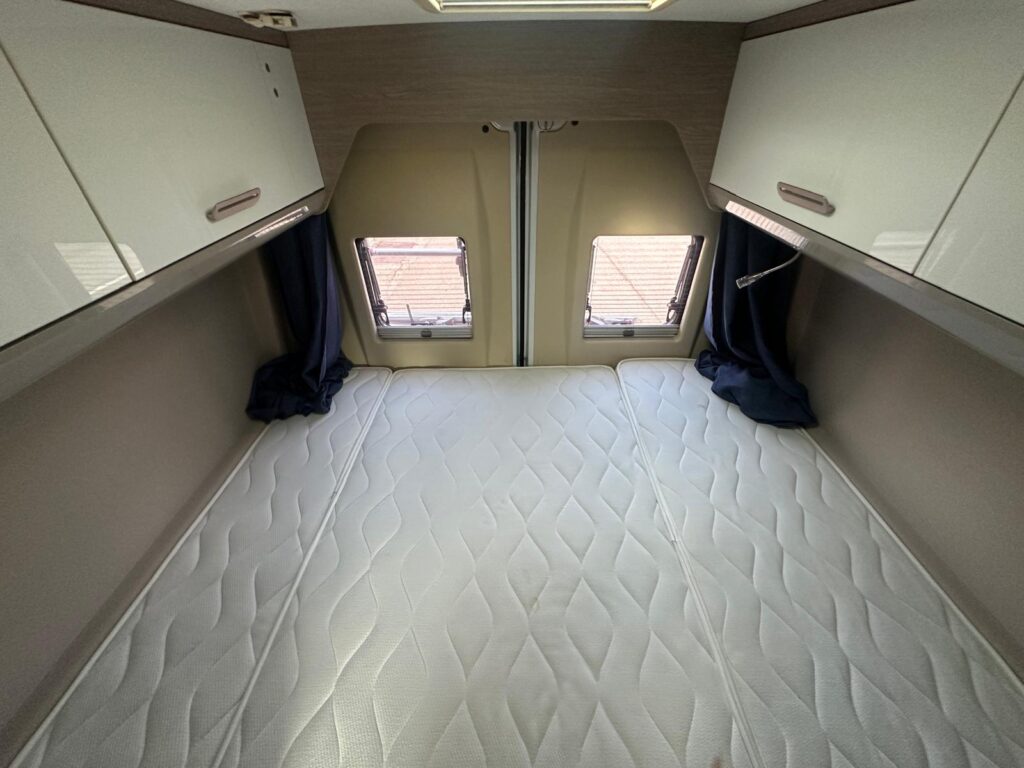 11 furgonato chausson twist v594-fiat-letto matrimoniale