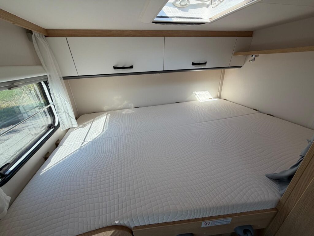 16 semintegrale sunlight v60 adventure- compatto-letto matrimoniale