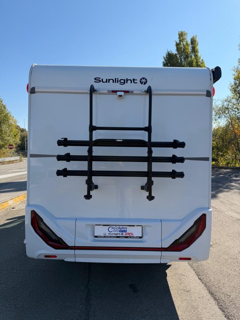 19 semintegrale sunlight v60 adventure- compatto-letto matrimoniale