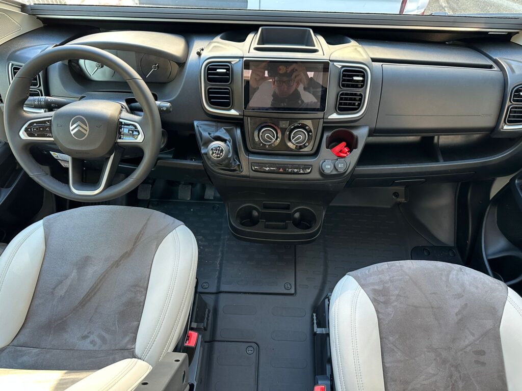 2 furgonato c.i. kyros 2 go-citroen jumper 2.2.140 cv-letto matrimoniale