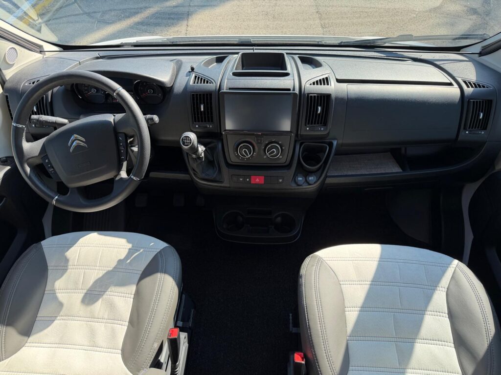 3 semintegrale sunlight v60 adventure- compatto-letto matrimoniale