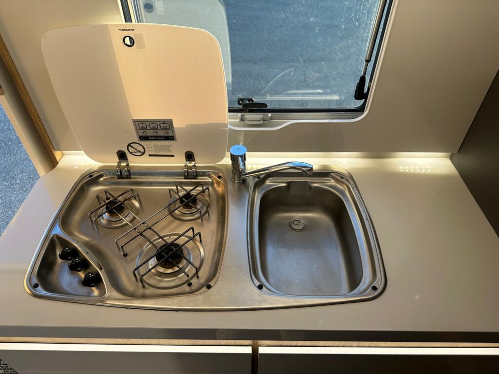 6 mansardato horon 95 m-ford-letto matrimoniale