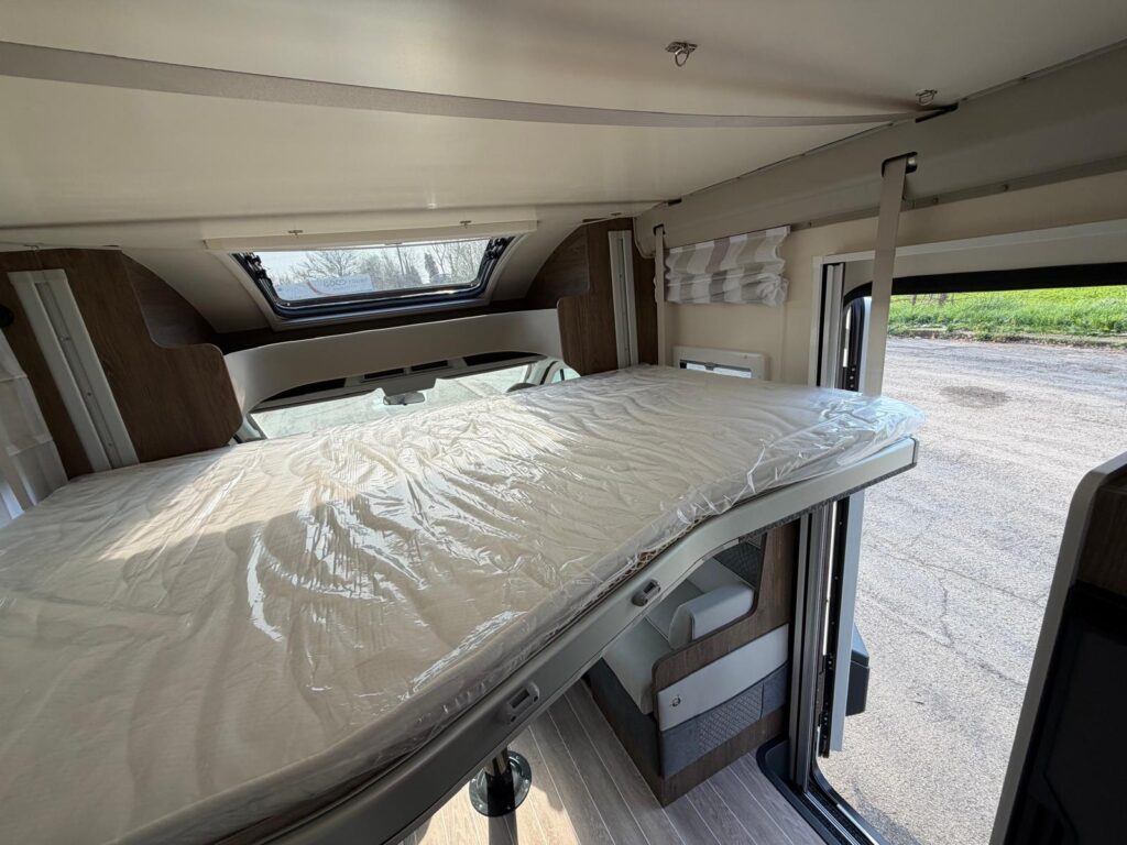 14 SEMINTEGRALE C.I. MAGIS 87 XT-FORD-165CV-LETTI GEMELLI-LETTO BASCULANTE