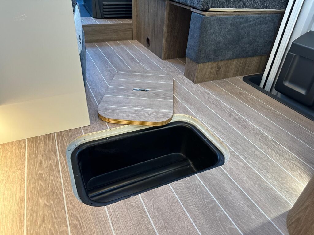 17 MAGIS 95 FIAT- 699 CM-LETTO BASCULANTE