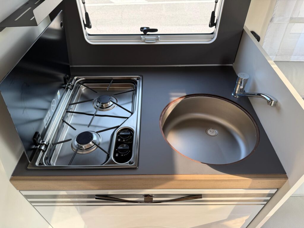 7 SEMINTEGRALE C.I. MAGIS 87 XT-FORD-165CV-LETTI GEMELLI-LETTO BASCULANTE