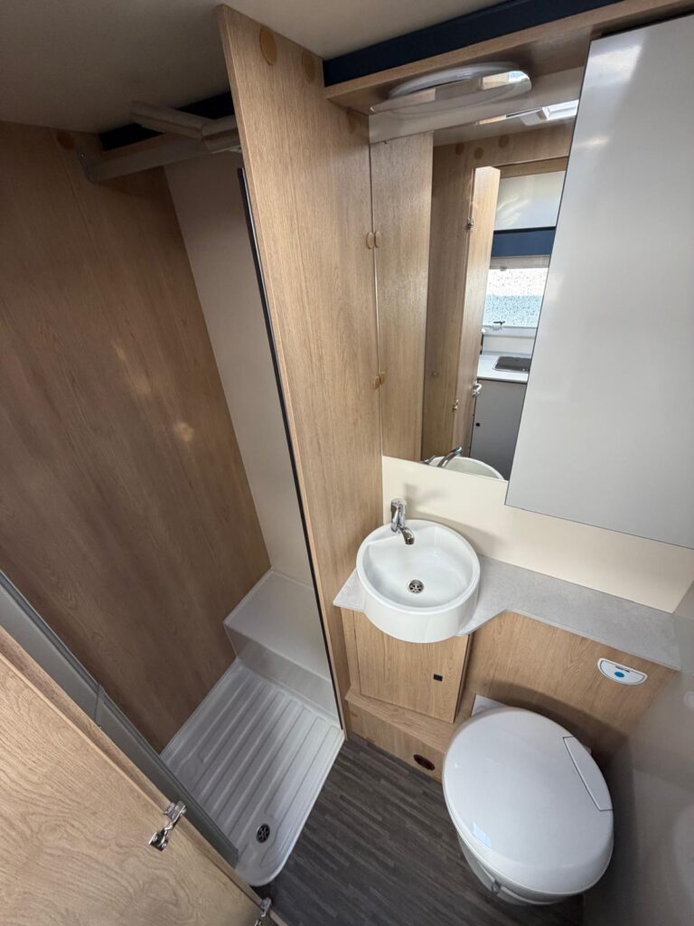 8 semintegrale c.i. horon 98-ford-letto matrimoniale.letto basculante-165 cv