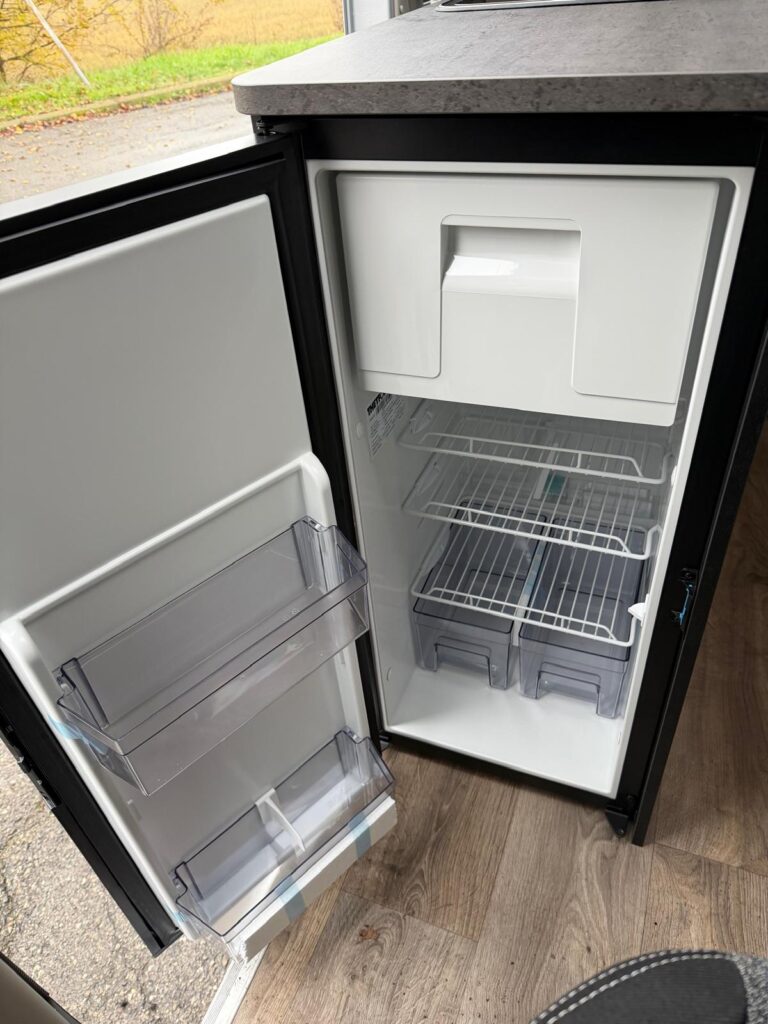 10 furgonato sunlight cliff 540-pegeaut-140cv