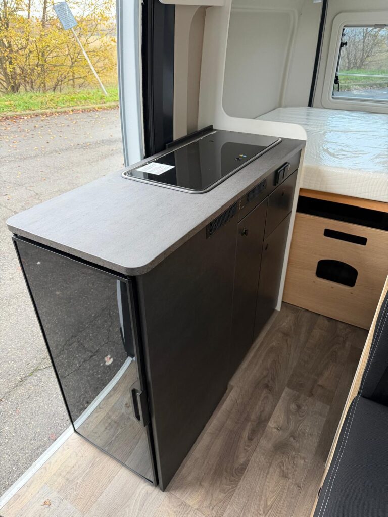 7 furgonato sunlight cliff 540-pegeaut-140cv