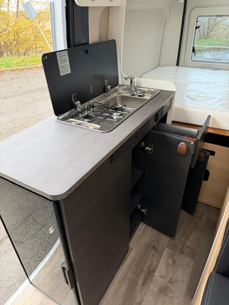 8 furgonato sunlight cliff 540-pegeaut-140cv