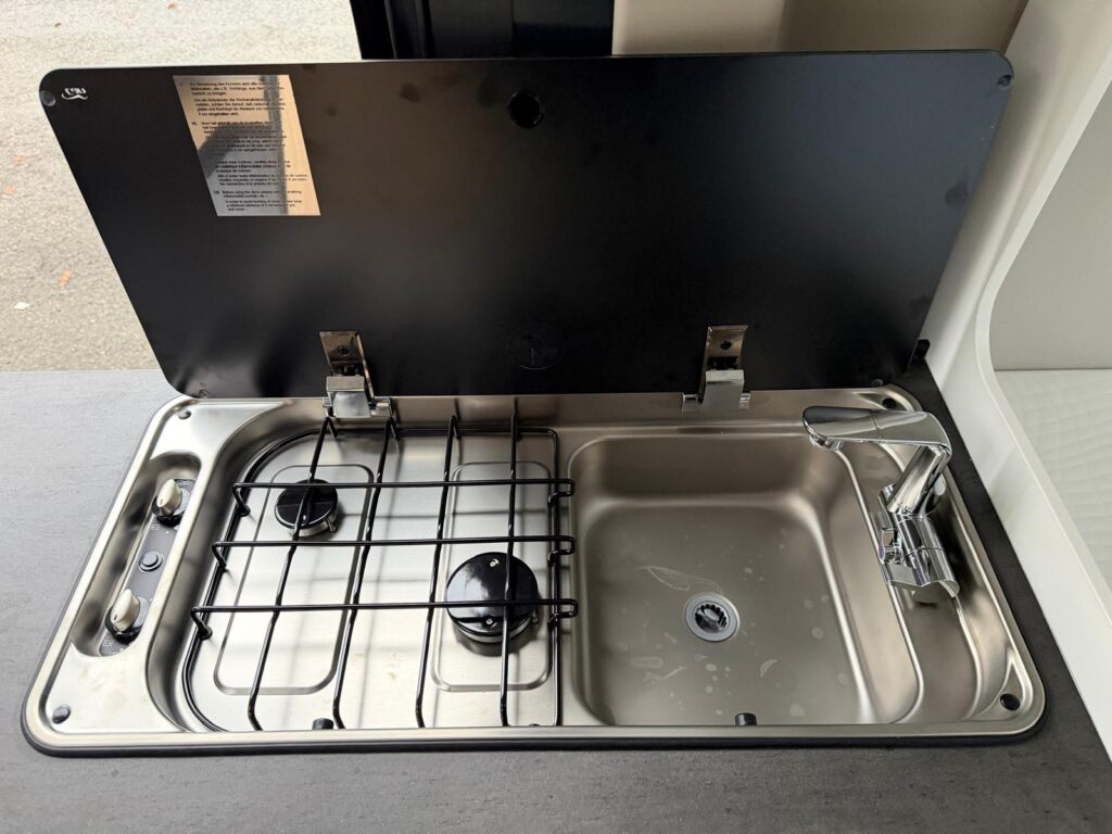 9 furgonato sunlight cliff 540-pegeaut-140cv