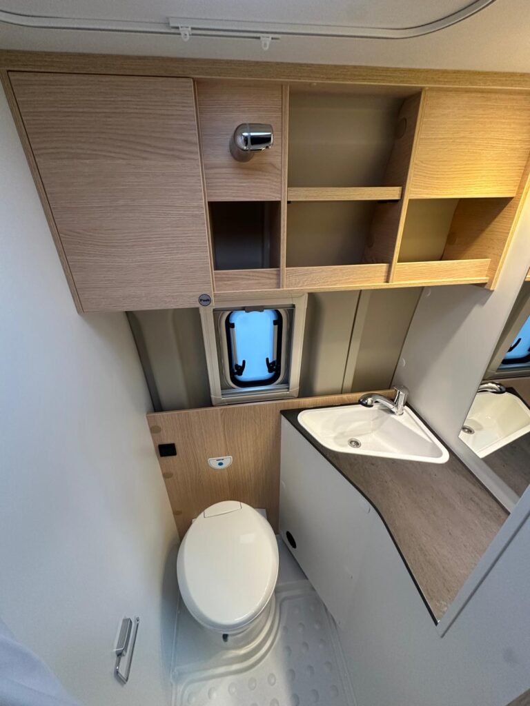 11 furgonato sunlight cliff 601 adventure-fiat-4 posti letto-4 posti viaggio