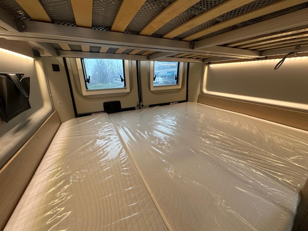 12 furgonato sunlight cliff 601 adventure-fiat-4 posti letto-4 posti viaggio