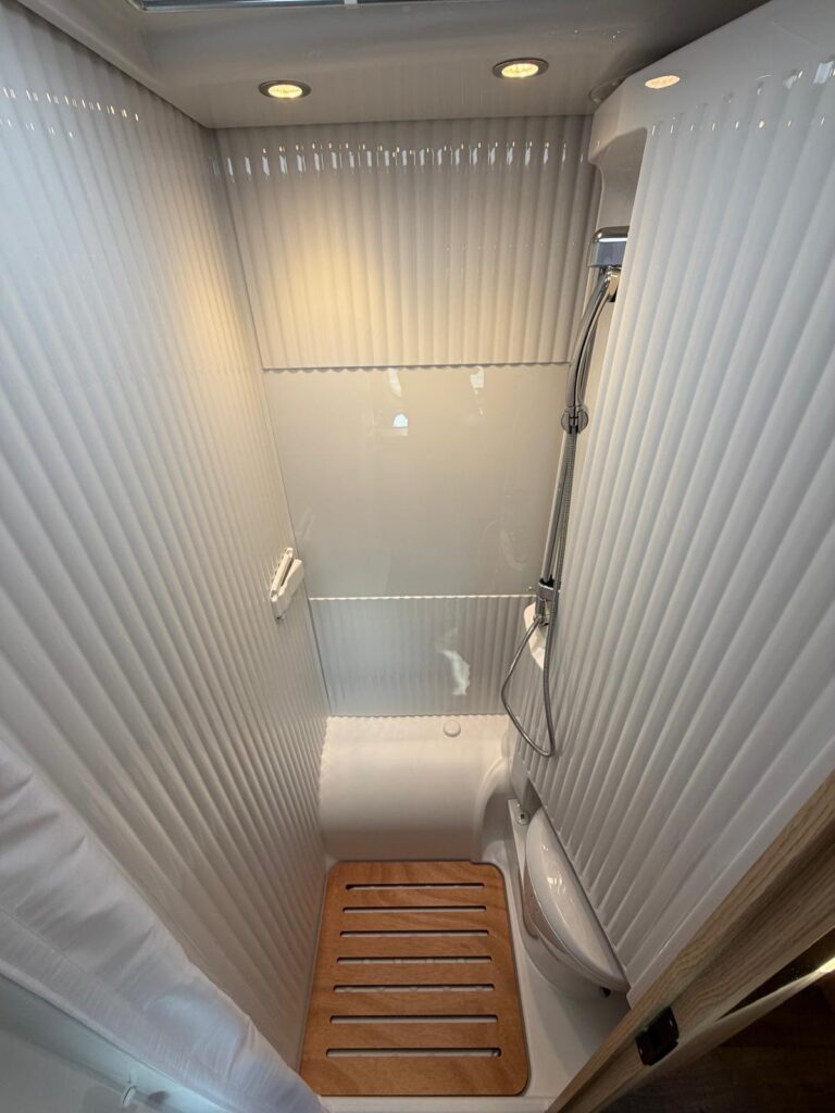 13 semintegrale compatto sunlight v67s-letti gemelli-citroen