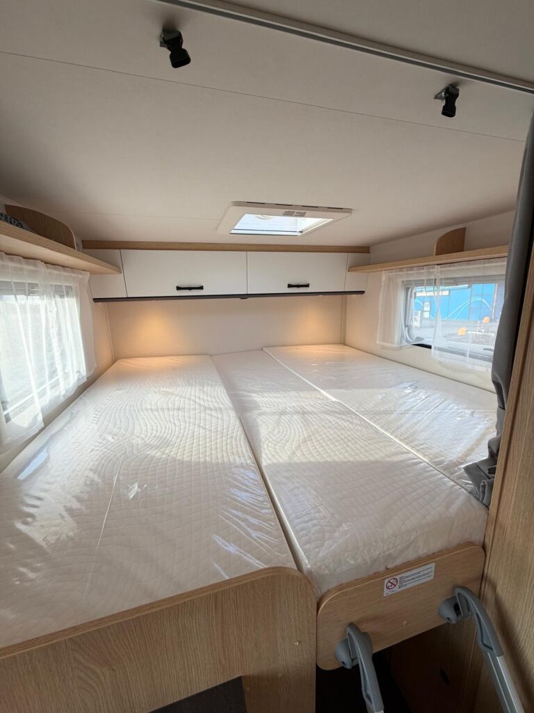 15 semintegrale compatto sunlight v67s-letti gemelli-citroen