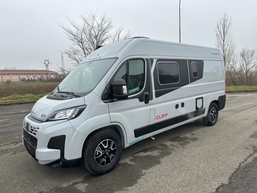 17 furgonato sunlight cliff 601 adventure-fiat-4 posti letto-4 posti viaggio