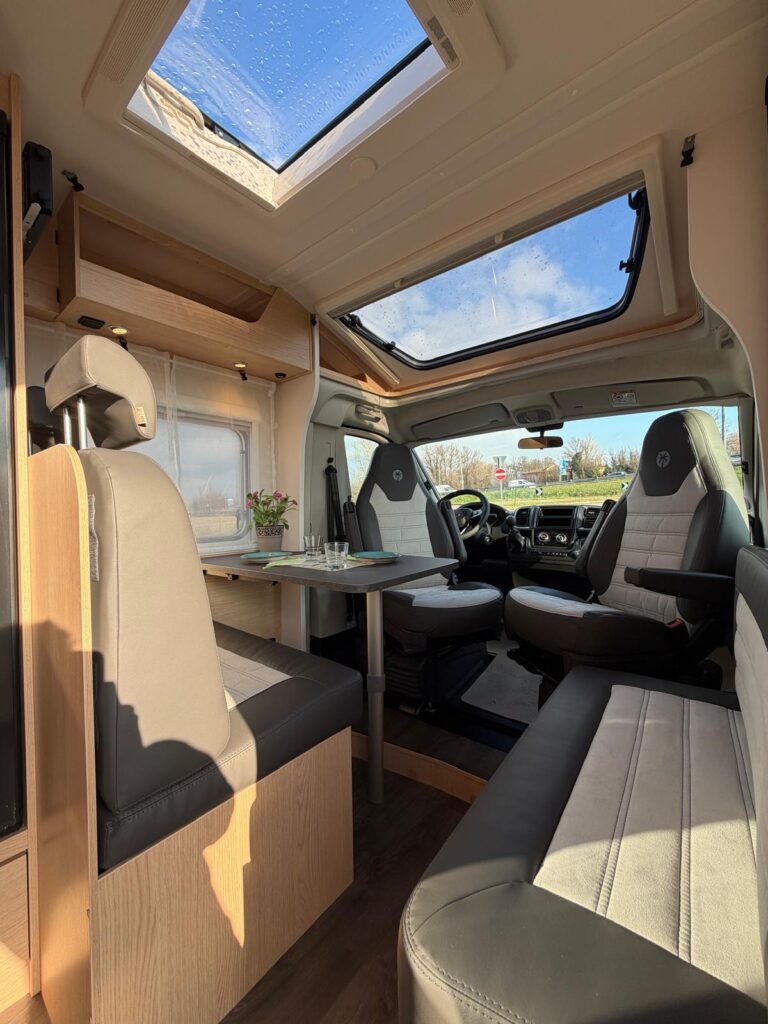 3 semintegrale compatto sunlight v67s-letti gemelli-citroen