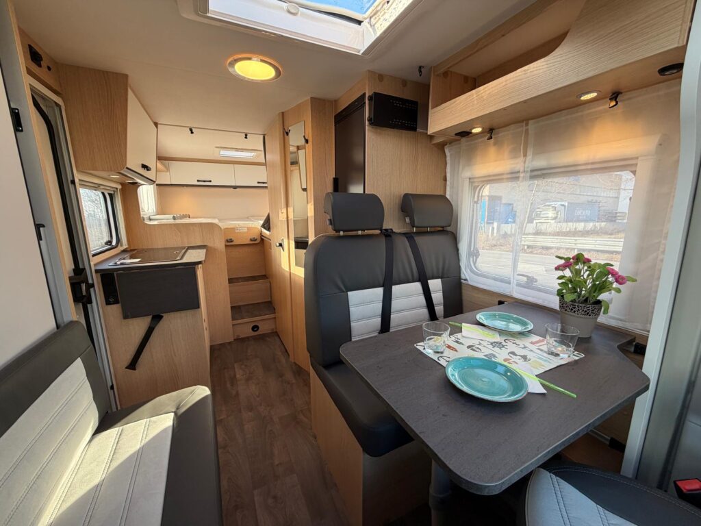 7 semintegrale compatto sunlight v67s-letti gemelli-citroen