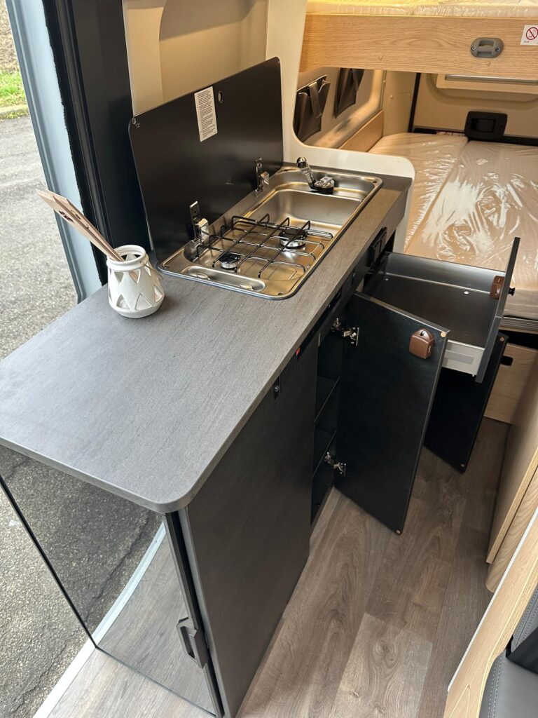 8 furgonato sunlight cliff 601 adventure-fiat-4 posti letto-4 posti viaggio