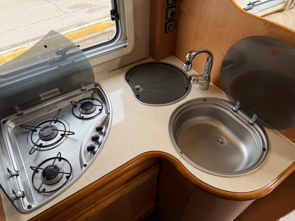 11 motorhome rapido 9086df-fiat-699cm-letto matrimoniale