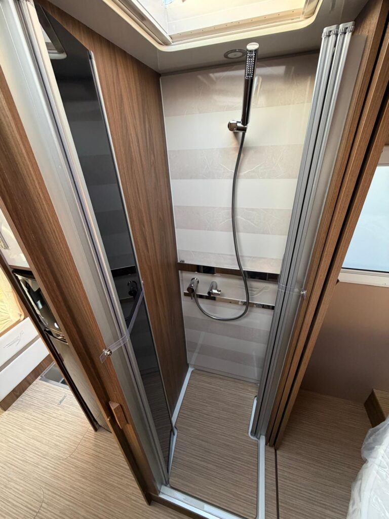 11 semintegrale arca europa p745glc-letto nautico-fiat-ducato