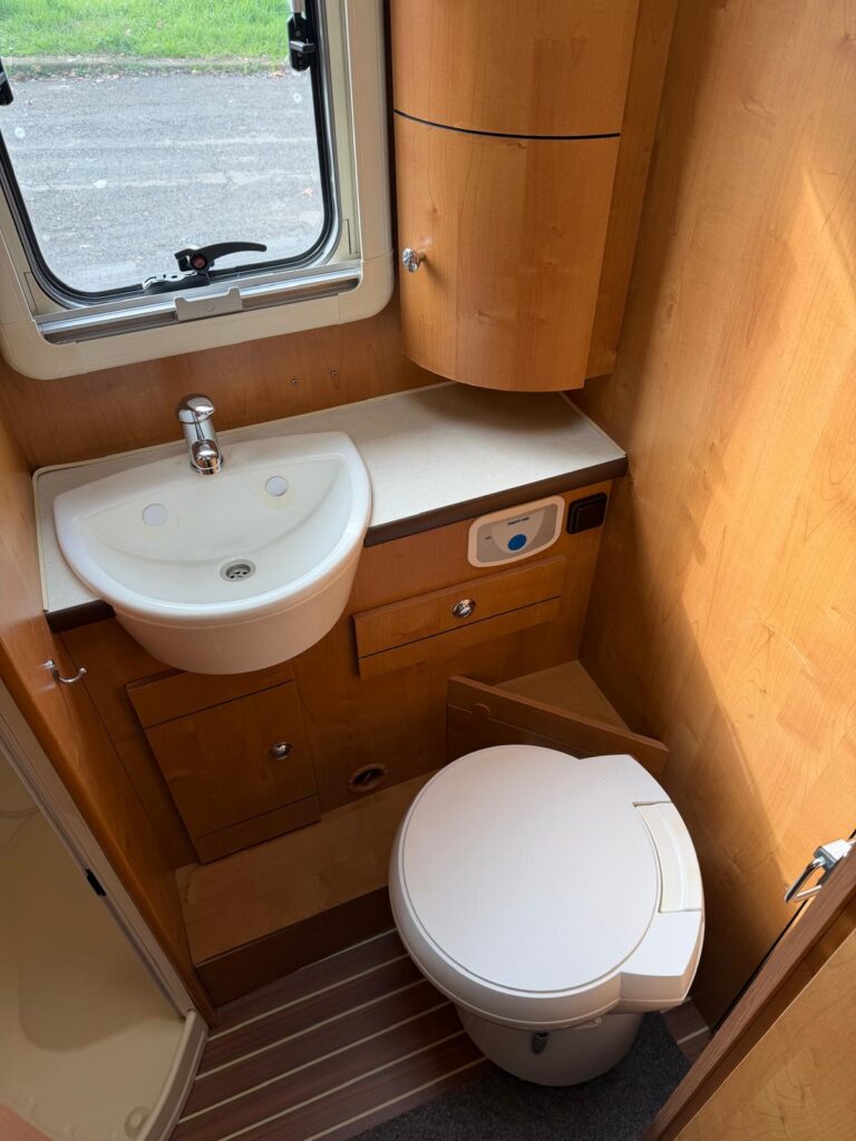 13 motorhome rapido 9086df-fiat-699cm-letto matrimoniale