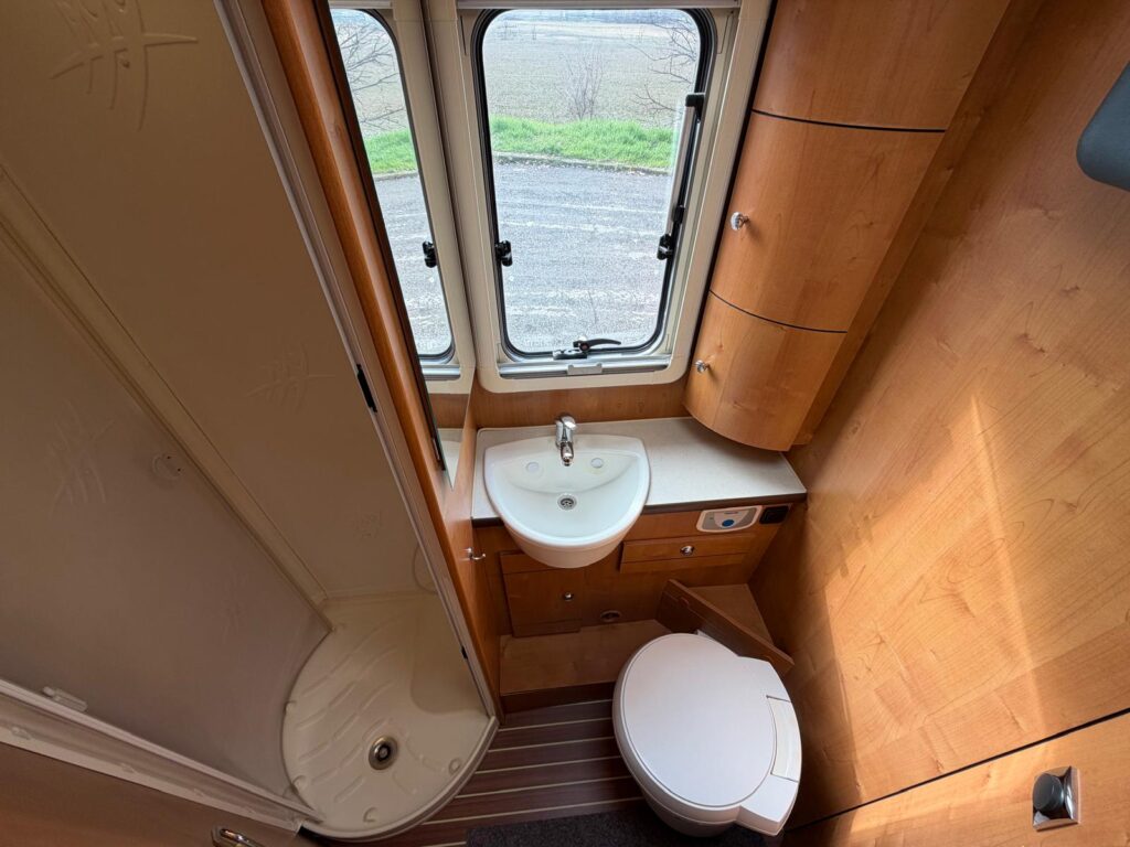 14 motorhome rapido 9086df-fiat-699cm-letto matrimoniale