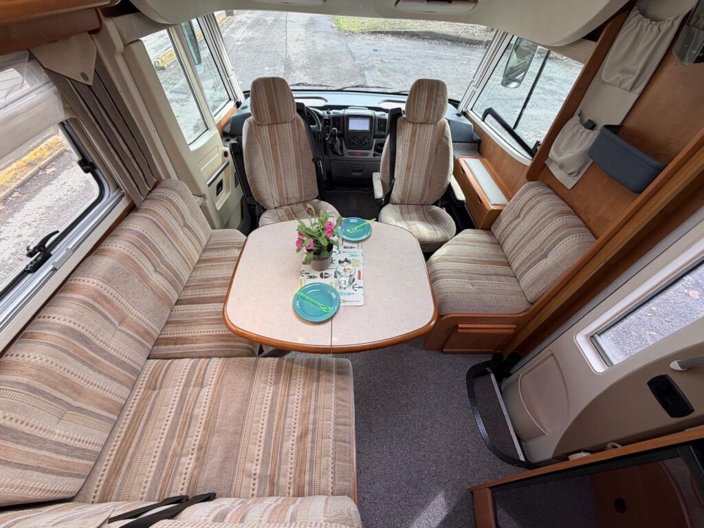 7 motorhome rapido 9086df-fiat-699cm-letto matrimoniale