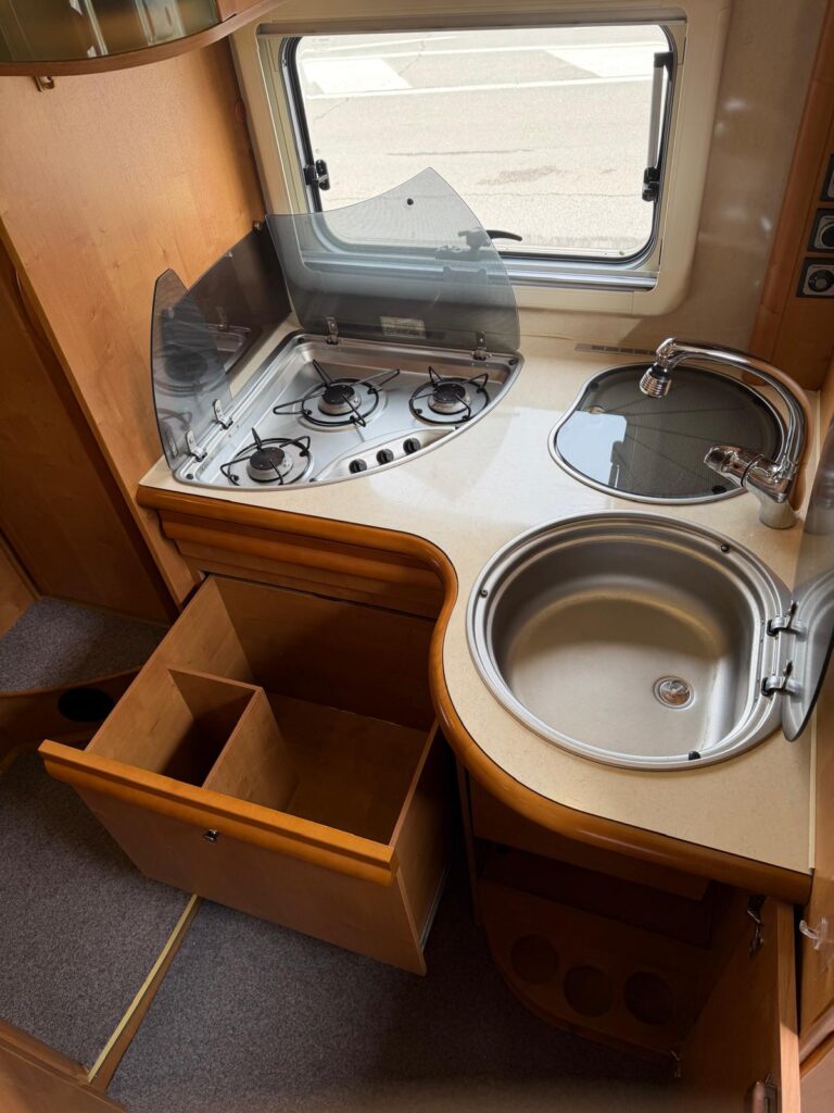 9 motorhome rapido 9086df-fiat-699cm-letto matrimoniale