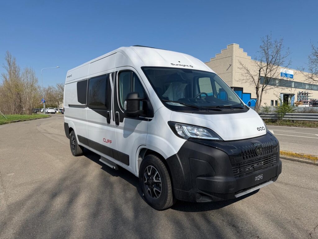1 furgonato sunlight cliff 600-entry-peugeot-599cm-letto matrimoniale